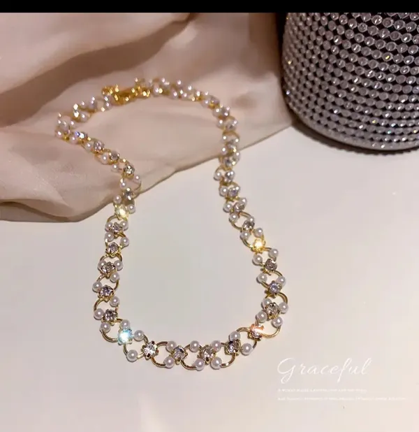 Gold_Alloy_Pendant_Necklace_Set_For_Women