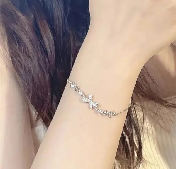 Silver_Alloy_Bracelet_For_Women
