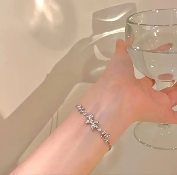 Silver_Alloy_Bracelet_For_Women