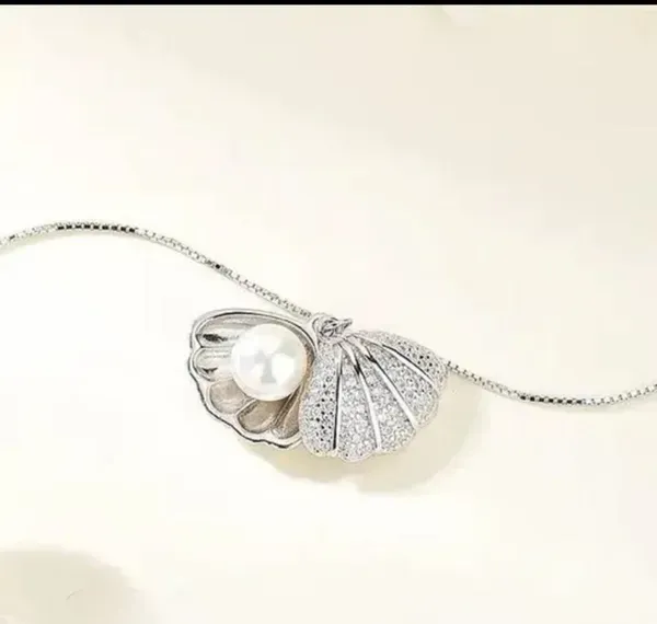 Silver_Alloy_Pendant_Necklace_For_Women