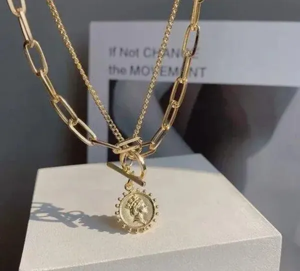 Gold_Alloy_Pendant_Necklace_Set_For_Women