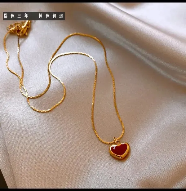 Gold_Alloy_Pendant_Necklace_For_Women