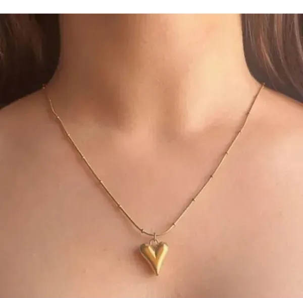 Gold_Alloy_Pendant_Necklace_For_Women