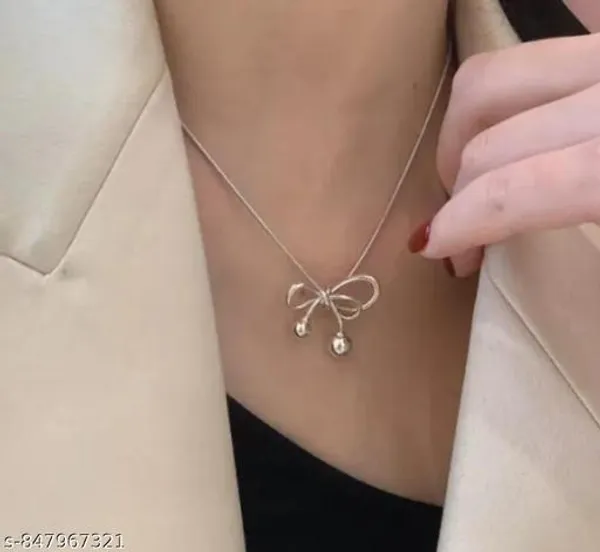 Silver_Alloy_Pendant_Necklace_For_Women