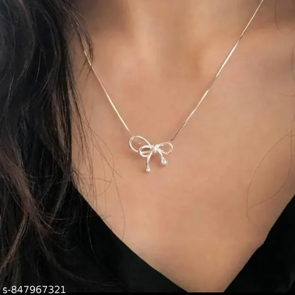 Silver_Alloy_Pendant_Necklace_For_Women
