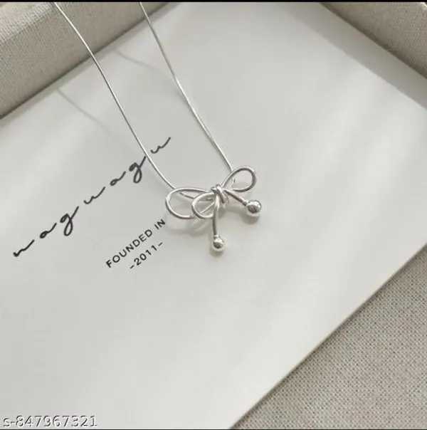 Silver_Alloy_Pendant_Necklace_For_Women