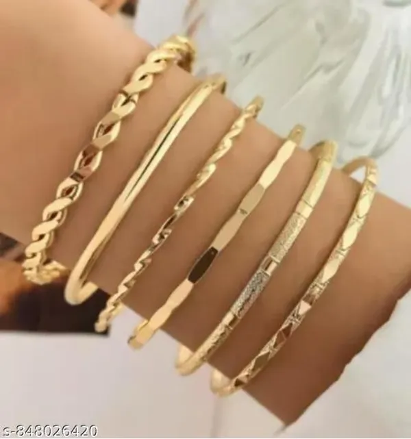 Gold_Alloy_Bracelet_For_Women