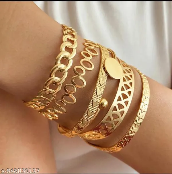 Gold_Alloy_Bracelet_For_Women