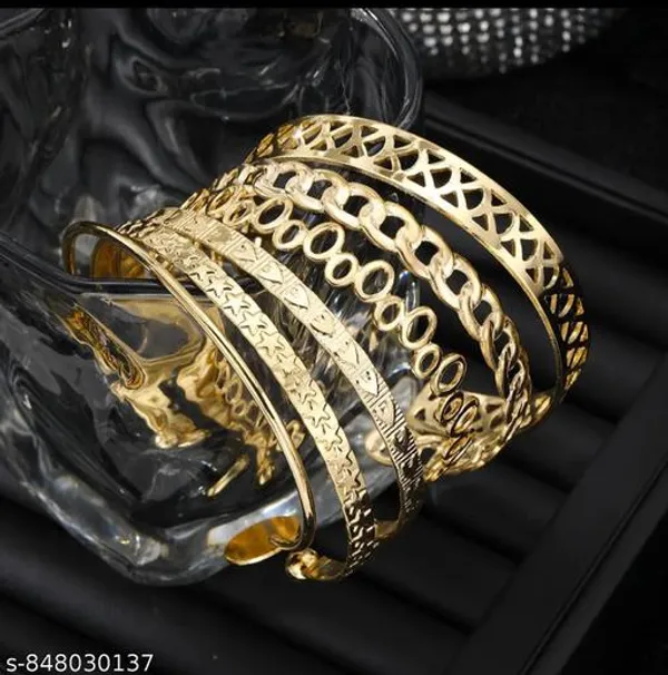 Gold_Alloy_Bracelet_For_Women