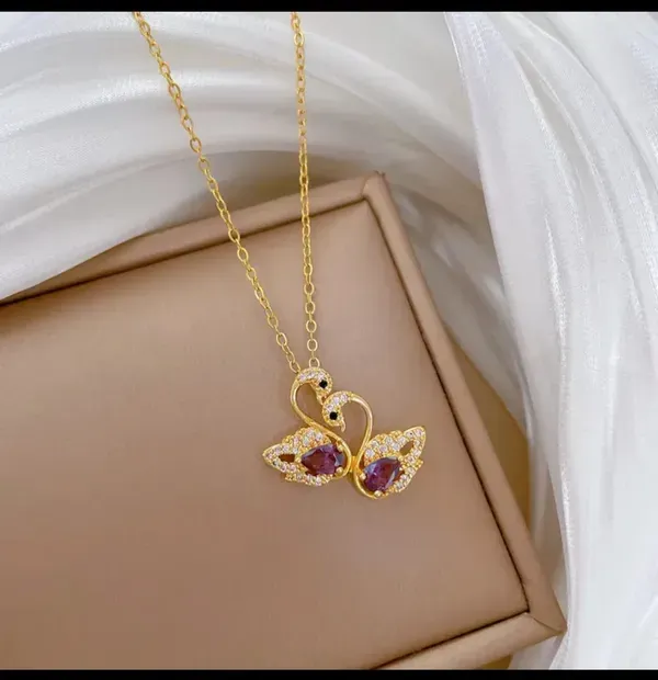 Gold_Alloy_Pendant_Necklace_Set_For_Women