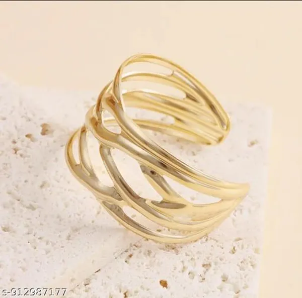 Gold_Alloy_Bracelet_For_Women
