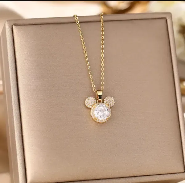 Gold_Alloy_Pendant_Necklace_For_Women