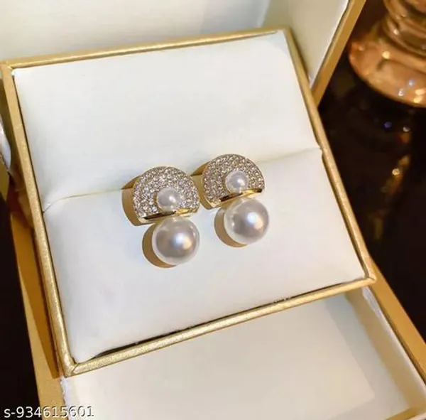 Gold_Alloy_Earrings_For_Women