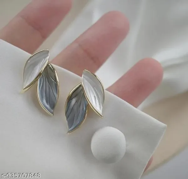 Gold_Alloy_Earrings_For_Women