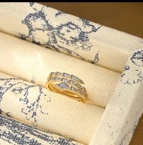 Gold_Alloy_Rings_For_Women