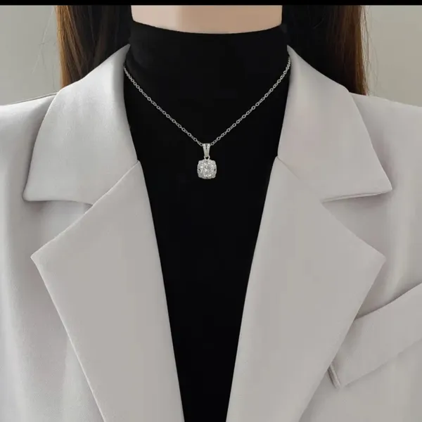 Silver_Alloy_Pendant_Necklace_For_Women