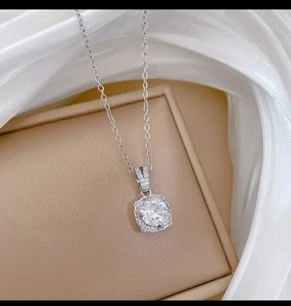Silver_Alloy_Pendant_Necklace_For_Women