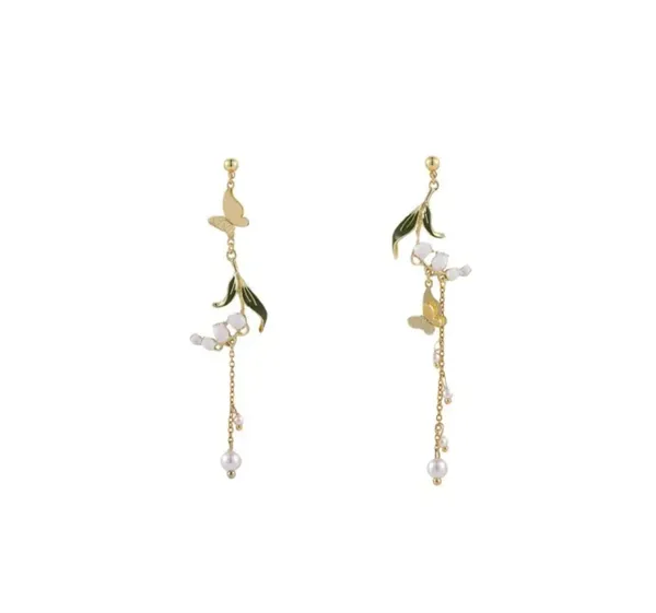 Elegant_Green_Leaf_Butterfly_Pearl_Drop_Earrings_For_Women_Gold_Tone_Floral_Nature_Inspired_Statement_Jewellery_For_Party_Wedding_And_Festive_Wear