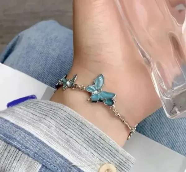 Silver_Alloy_Bracelet_For_Women