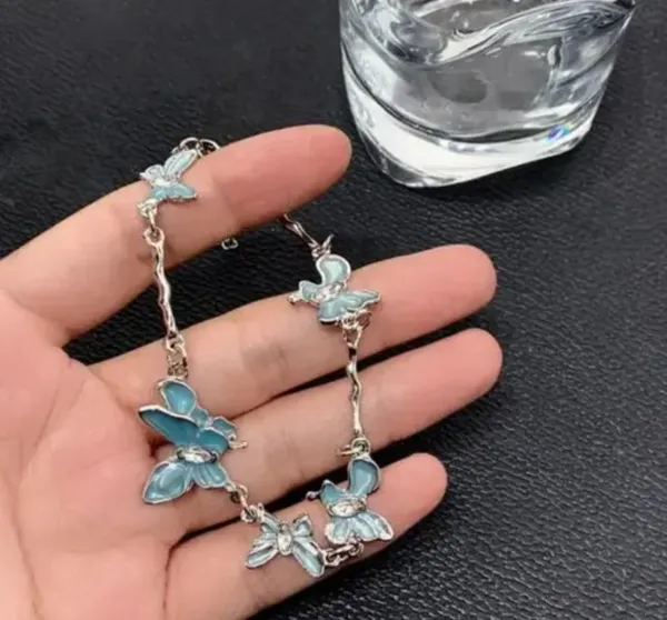 Silver_Alloy_Bracelet_For_Women