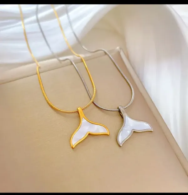 Gold_And_Silver_Alloy_Pendant_Necklace_For_Women