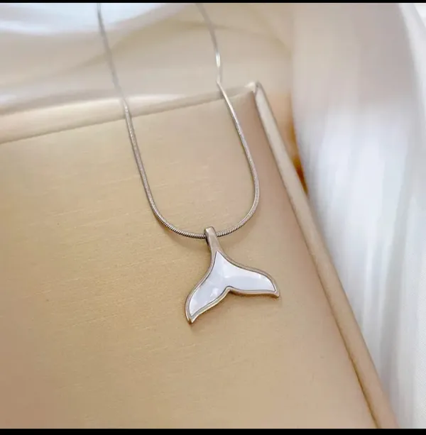 Gold_And_Silver_Alloy_Pendant_Necklace_For_Women