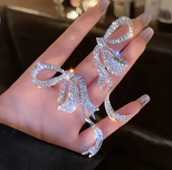 Elegant_Silver_Bow_Crystal_Drop_Earrings_For_Women_Sparkling_Rhinestone_Statement_Jewellery_For_Party_Wedding_Festive_And_Stylish_Special_Occasion_Wear