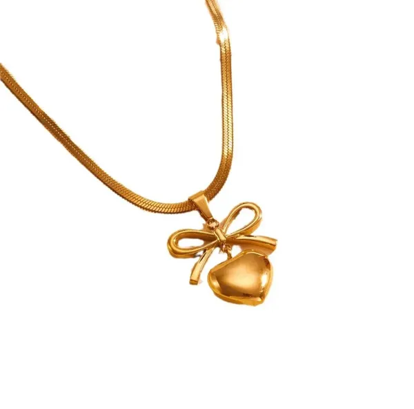 Gold_Alloy_Pendant_Necklace_For_Women