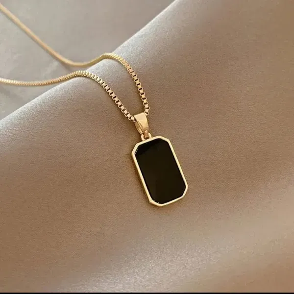 Gold_Alloy_Pendant_Necklace_For_Women