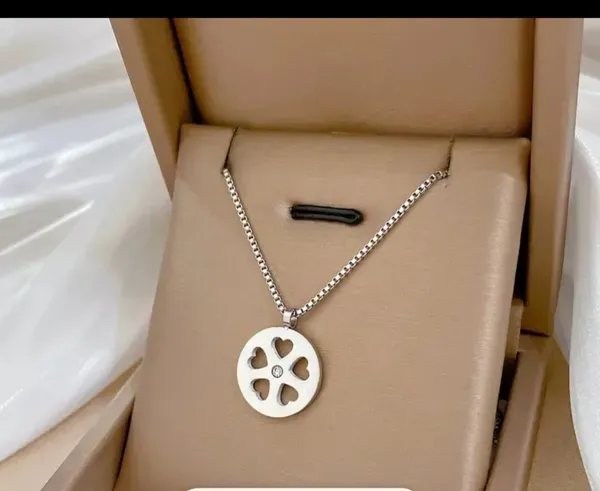 Silver_Alloy_Pendant_Necklace_For_Women