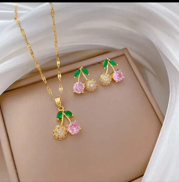 Gold_Alloy_Pendant_Necklace_Set_For_Women