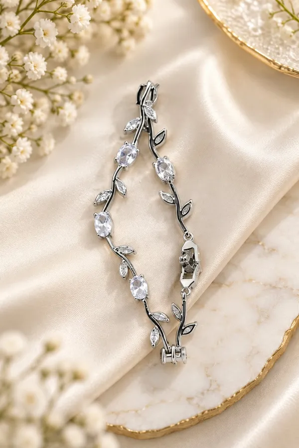 Elegant_Silver_Tone_Leaf_Vine_Bracelet_For_Women_With_Sparkling_Clear_Oval_Crystals_And_Delicate_Leaf_Accents_Nature_Inspired_Statement_Fashion_Jewellery_For_Party_Wedding_Festive_And_Everyday_Wear