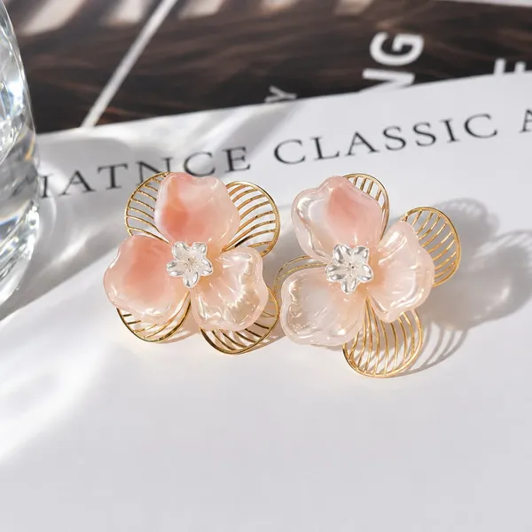 Elegant_Pink_Floral_Stud_Earrings_For_Women_Layered_Flower_Design_With_Gold_Tone_Wire_Petals_And_Chic_Crystal_Center_Trendy_Fashion_Jewellery_For_Party_Wedding_And_Festive_Wear