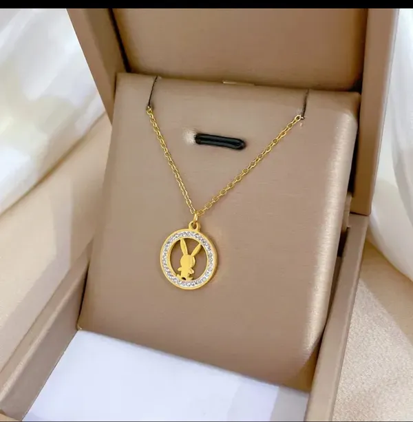 Gold_And_Silver_Alloy_Pendant_Necklace_For_Women