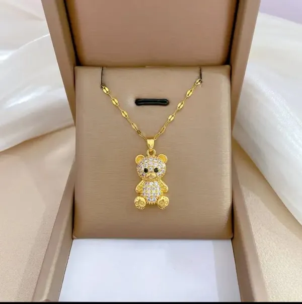 Gold_Alloy_Pendant_Necklace_For_Women