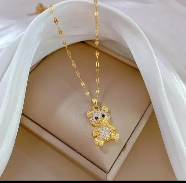Gold_Alloy_Pendant_Necklace_For_Women