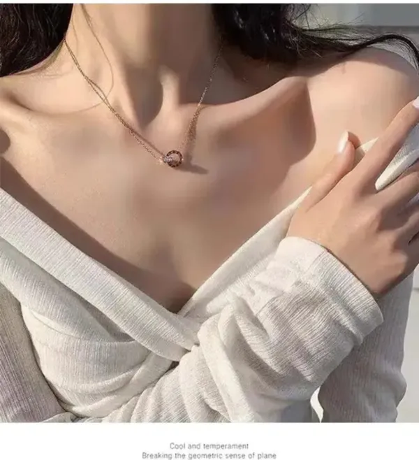 Gold_Alloy_Pendant_Necklace_For_Women