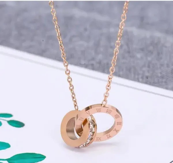 Gold_Alloy_Pendant_Necklace_For_Women