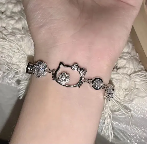 Silver_Alloy_Bracelet_For_Women
