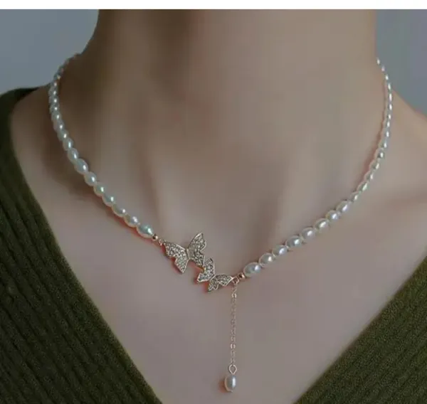 Gold_Alloy_Pendant_Necklace_For_Women