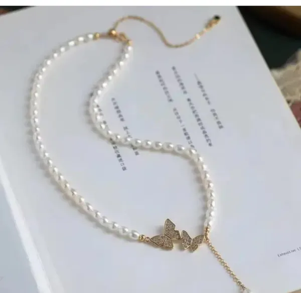 Gold_Alloy_Pendant_Necklace_For_Women
