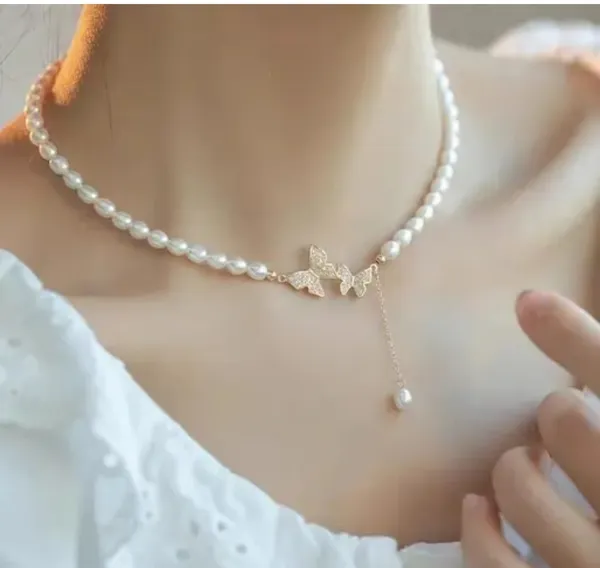 Gold_Alloy_Pendant_Necklace_For_Women