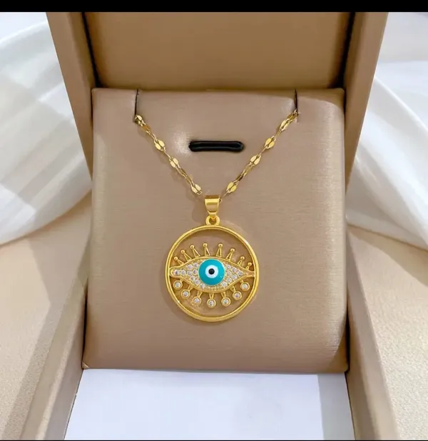 Gold_Alloy_Pendant_Necklace_For_Women