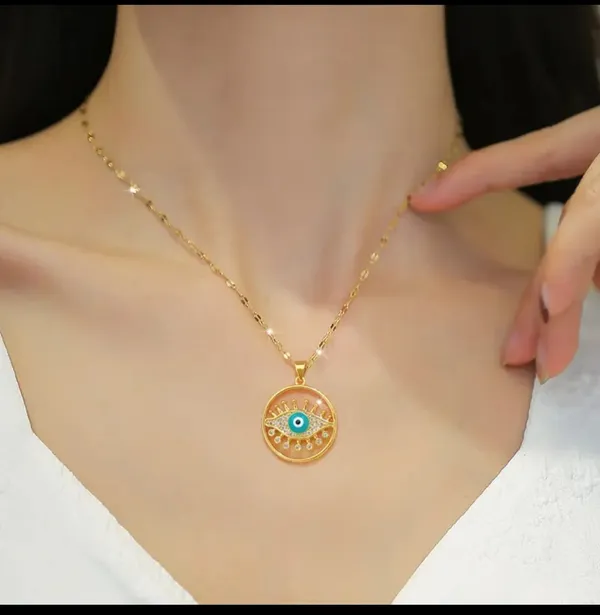 Gold_Alloy_Pendant_Necklace_For_Women