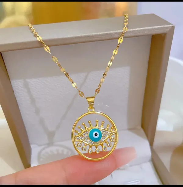 Gold_Alloy_Pendant_Necklace_For_Women