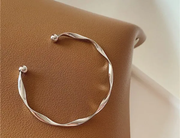 Silver_Alloy_Bracelet_For_Women