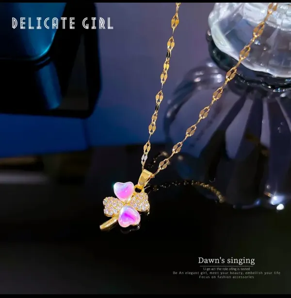 Gold_Alloy_Pendant_Necklace_For_Women