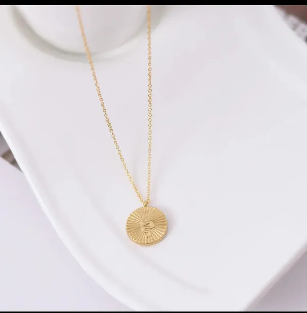 Gold_Alloy_Pendant_Necklace_For_Women