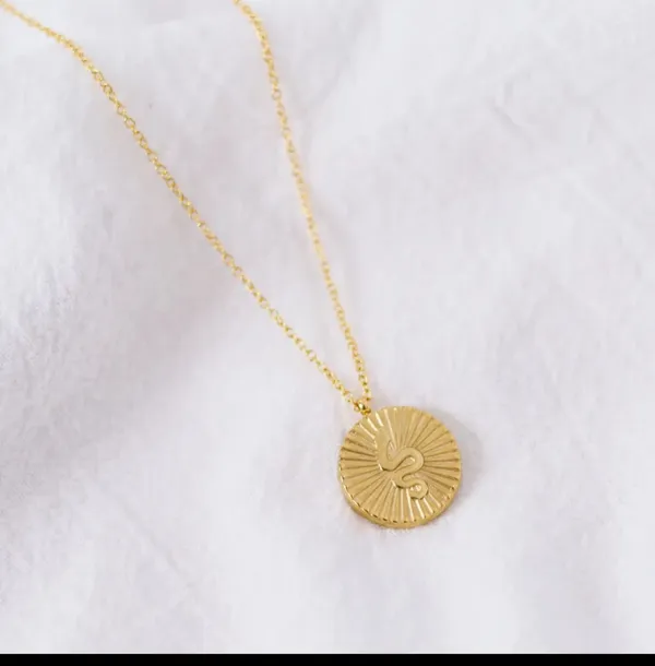 Gold_Alloy_Pendant_Necklace_For_Women