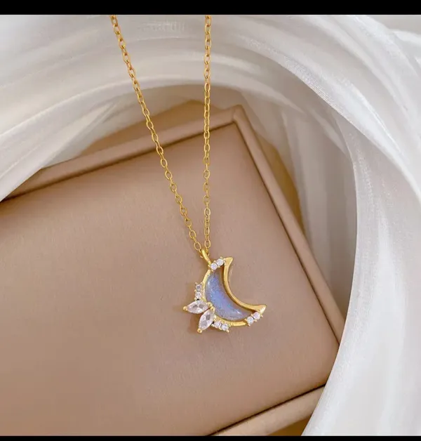 Gold_Alloy_Pendant_Necklace_Set_For_Women